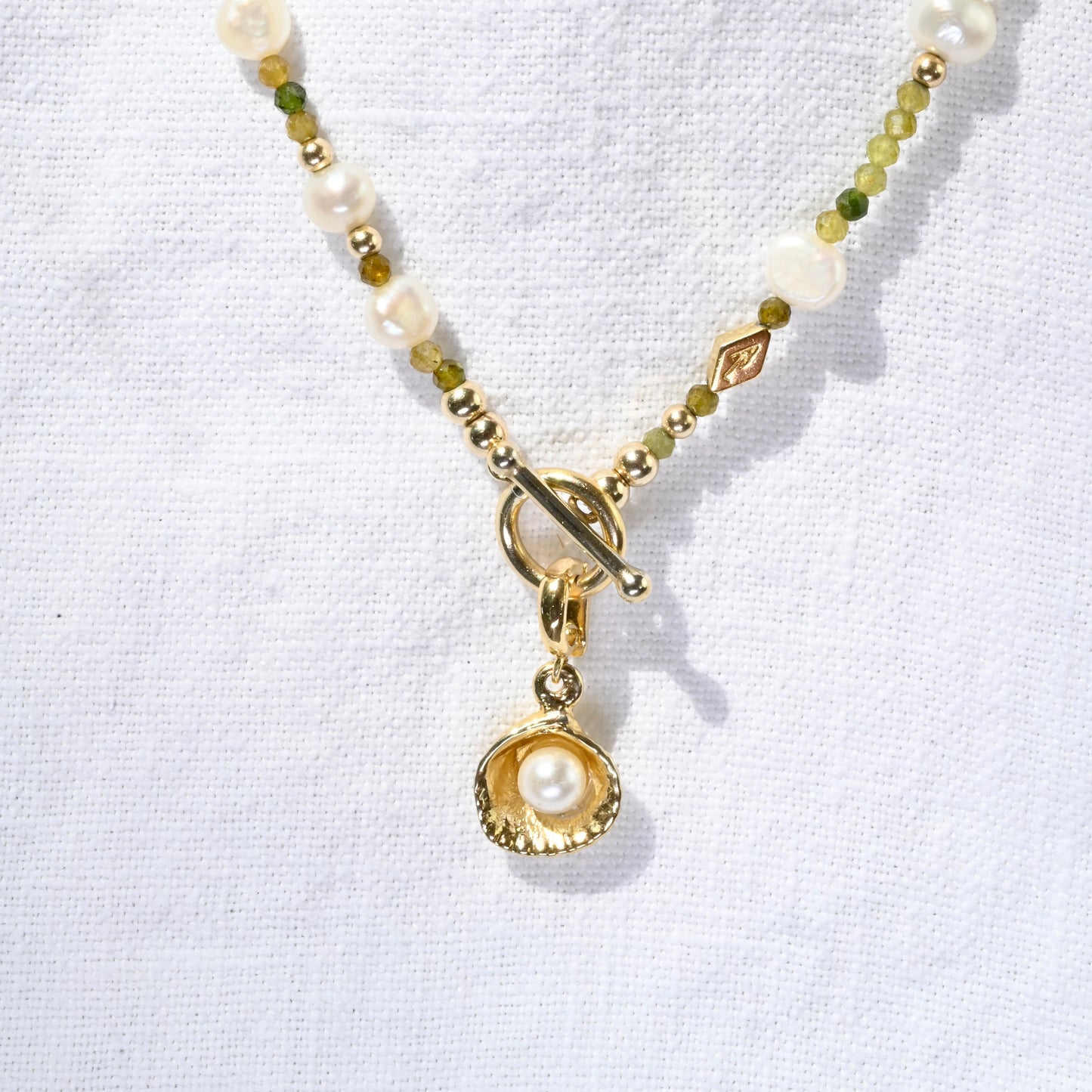 GOLD CLAM SHELL & PEARL