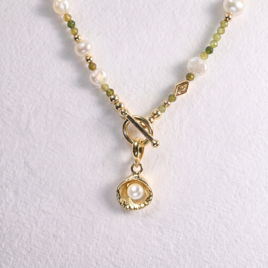 GOLD CLAM SHELL & PEARL clip on pendant