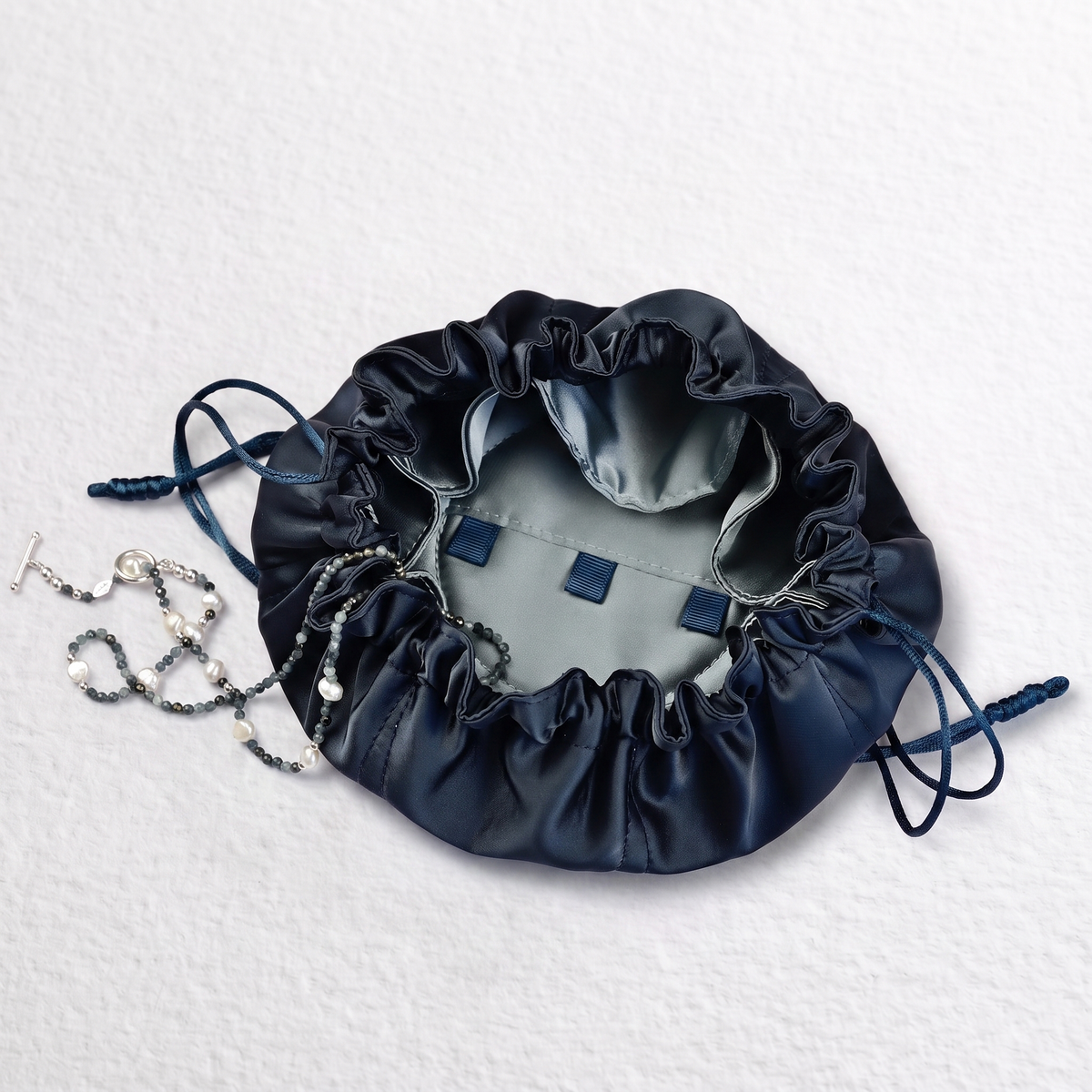 THE CITY BREAK flat-lay jewellery travel pouch