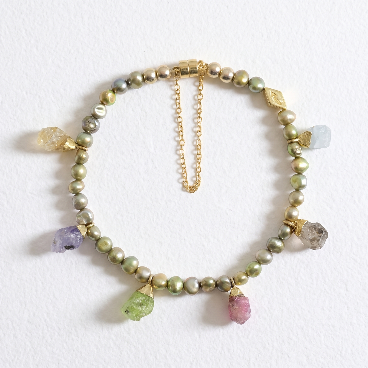 GREEN ROCK pearl and charm bracelet