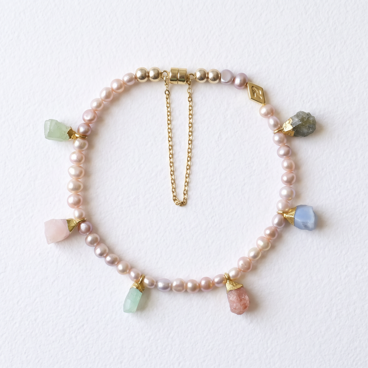 PEACH ROCK charm and pearl bracelet