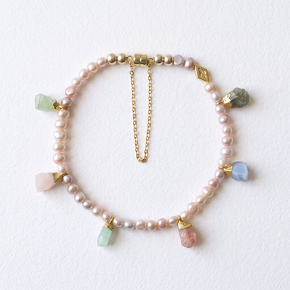 PEACH ROCK charm and pearl bracelet